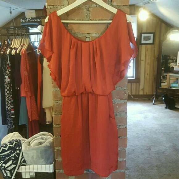 Flutter Sleeve Dress - Picture 6 of 7